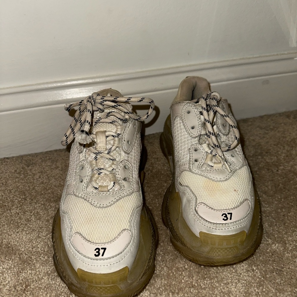 WOMEN'S TRIPLE S CLEAR SOLE SNEAKER IN BEIGE